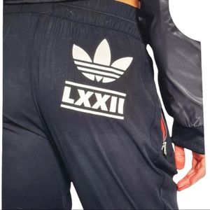 ADIDAS Originals - Berlin 3
Stripes Crop Pants Size Medium